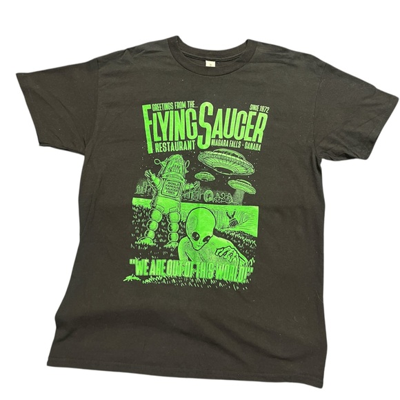 2 for $25 Flying Saucer restaurant Niagara Falls Graphic T-shirt size Medium - Picture 1 of 2